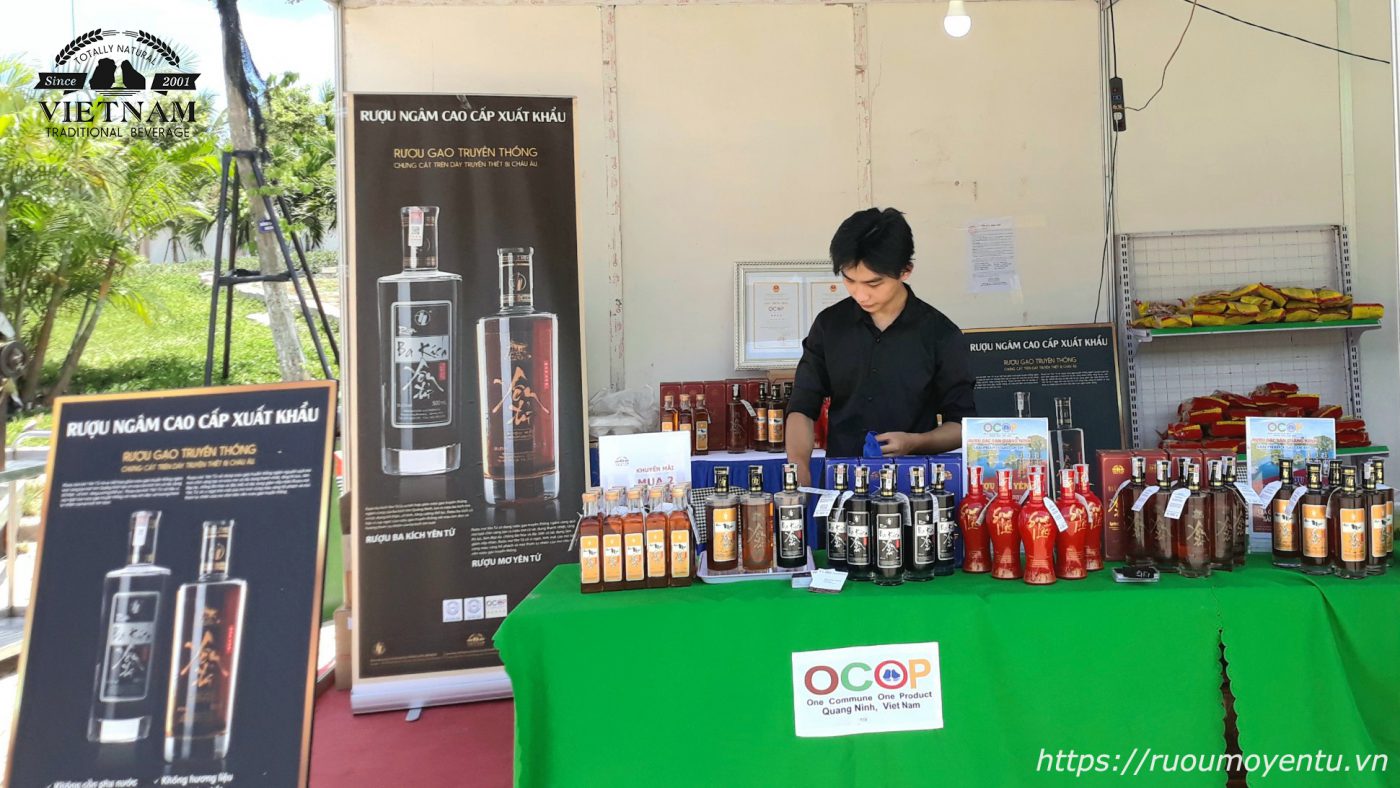 Gian hàng của rượu Yên Tử tại Liên hoan ẩm thực Quảng Ninh 2020