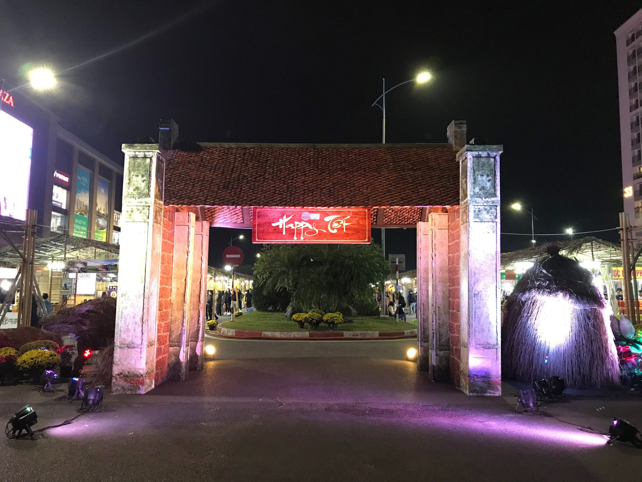 Rượu mơ Yên Tử tham gia hội chợ đặc sản vùng miền happy Tết 2021