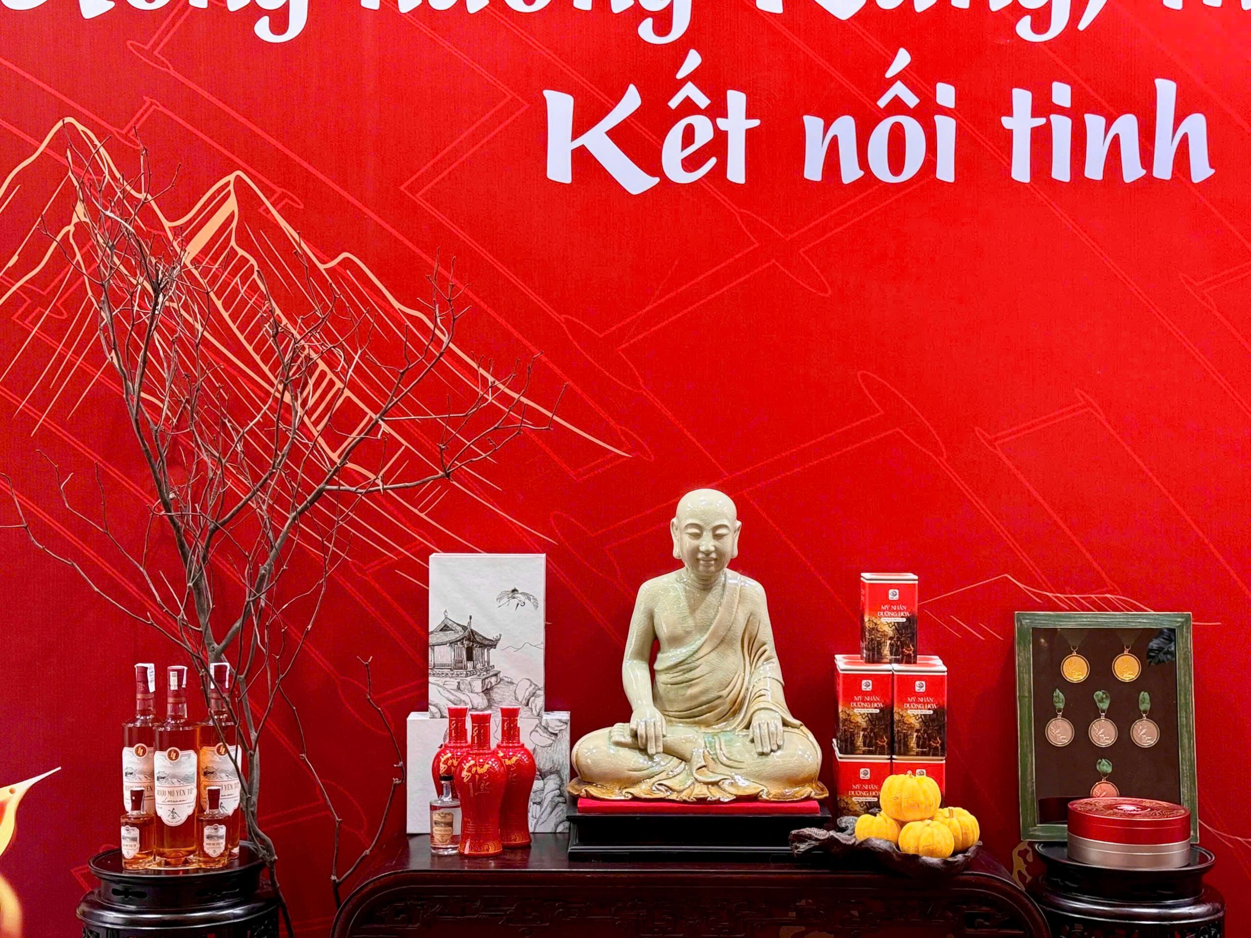 Rượu mơ Yên Tử tham gia trưng bày tại Giải thưởng Sao Đỏ 2025 – Tôn vinh giá trị Việt từ hương rừng Yên Tử