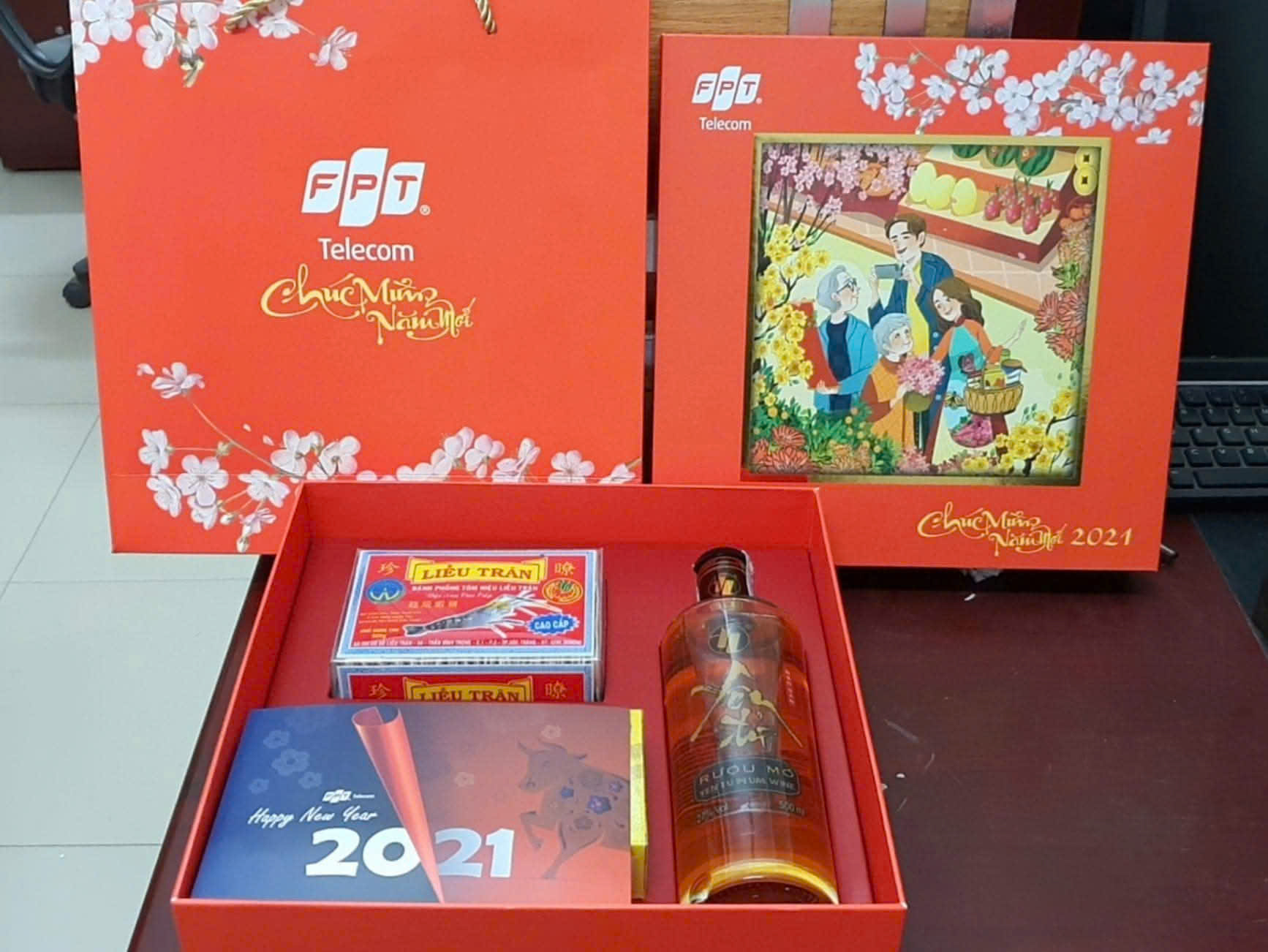 Hộp quà tết rượu mơ Yên Tử cao cấp bảo quản đúng chuẩn giữ trọn hạn sử dụng